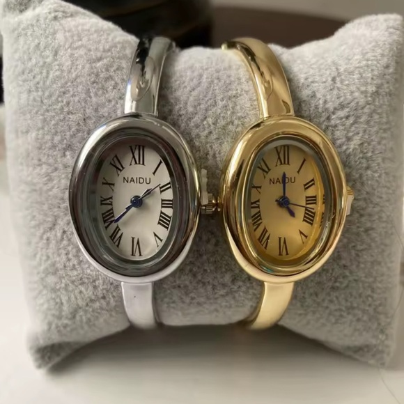 Baignoire Vintage Gold Oval Bracelet Watch